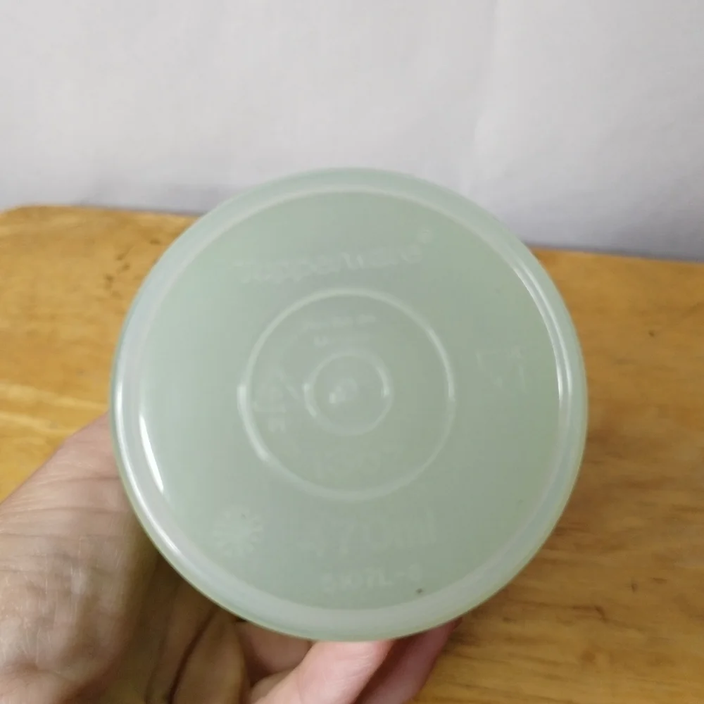 New green Tupperware 16 oz nautical seahorse tumbler with lid